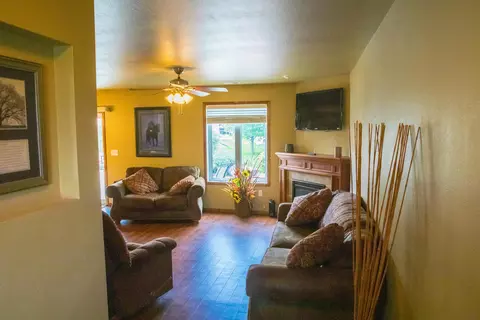 944 Canada Ave, Bismarck, ND 58503 photo 14