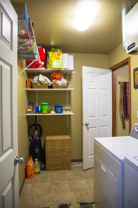 944 Canada Ave, Bismarck, ND 58503 photo 7