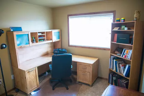 944 Canada Ave, Bismarck, ND 58503 photo 11