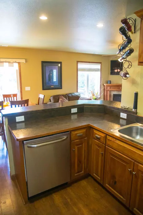 944 Canada Ave, Bismarck, ND 58503 photo 20