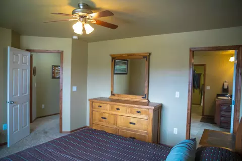 944 Canada Ave, Bismarck, ND 58503 photo 4