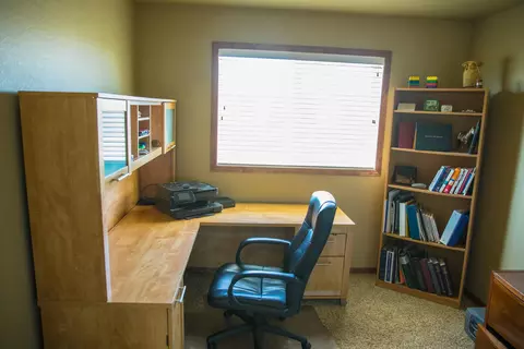 944 Canada Ave, Bismarck, ND 58503 photo 12