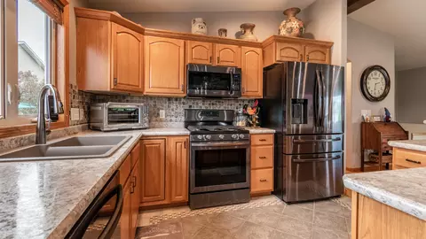 2463 Pointe Loop, Bismarck, ND 58503 photo 5