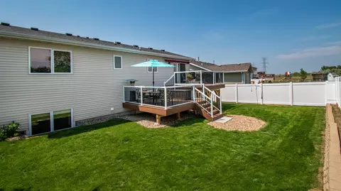2463 Pointe Loop, Bismarck, ND 58503 photo 2