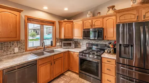 2463 Pointe Loop, Bismarck, ND 58503 photo 6