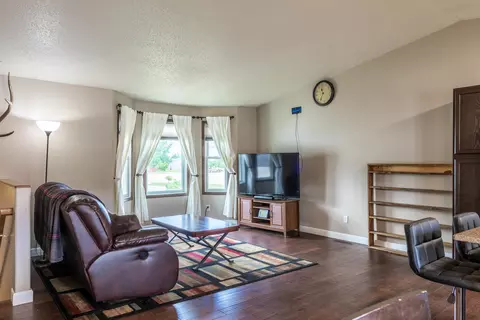 95 Weir Dr, Lincoln, ND 58504 photo 4