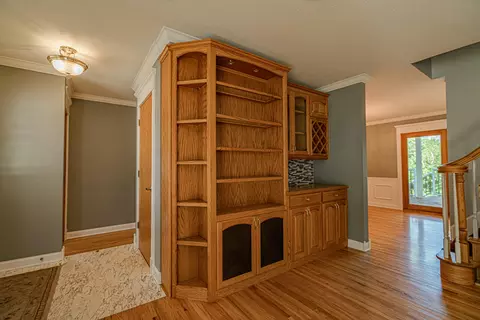 214 E Kavaney Dr, Bismarck, ND 58501 photo 2