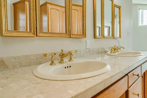 214 E Kavaney Dr, Bismarck, ND 58501 photo 33