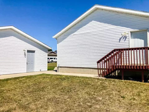 4620 34th Ave NW, Mandan, ND 58554 photo 2