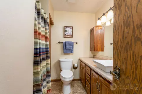 391 E Brandon Dr, Bismarck, ND 58503 photo 17