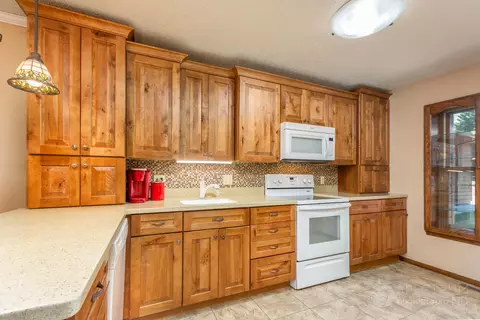 391 E Brandon Dr, Bismarck, ND 58503 photo 6