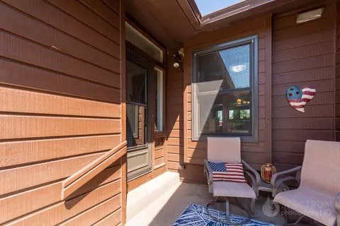 391 E Brandon Dr, Bismarck, ND 58503 photo 2