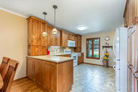 391 E Brandon Dr, Bismarck, ND 58503 photo 7