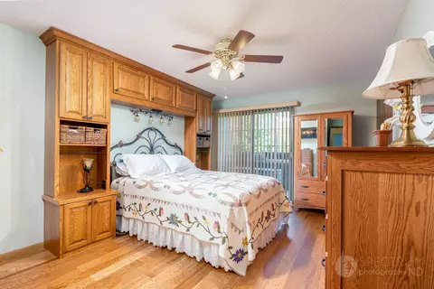 391 E Brandon Dr, Bismarck, ND 58503 photo 12