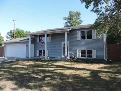 303 Easy St, Bismarck, ND 58504 photo 2