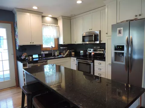 303 Easy St, Bismarck, ND 58504 photo 4