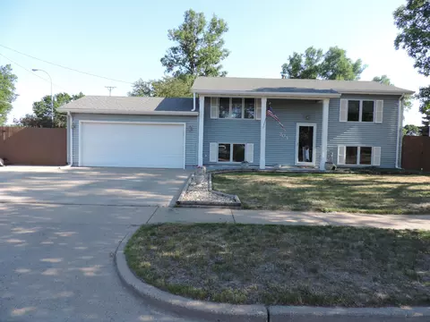 303 Easy St, Bismarck, ND 58504 photo 1