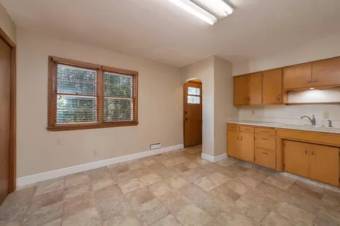 825 N 14th St, Bismarck, ND 58501 photo 2