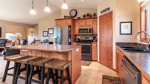 5513 Brook Pl, Bismarck, ND 58503 photo 10
