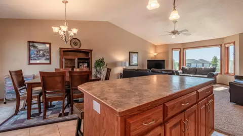 5513 Brook Pl, Bismarck, ND 58503 photo 11