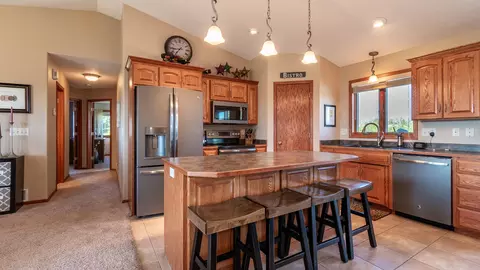 5513 Brook Pl, Bismarck, ND 58503 photo 9