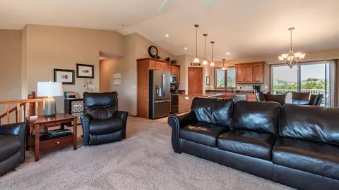 5513 Brook Pl, Bismarck, ND 58503 photo 4