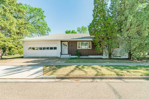 1403 Harmon Ave, Bismarck, ND 58501 photo 1