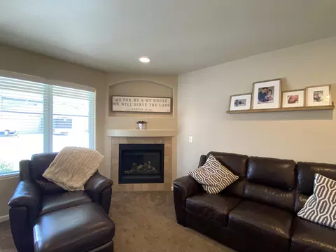 731 Compass Loop, Bismarck, ND 58504 photo 2