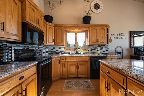3601 Foxhaven Loop, Bismarck, ND 58503 photo 8