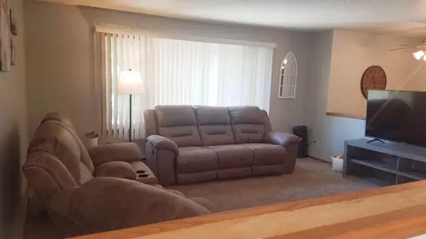 612 E Wachter Ave, Bismarck, ND 58504 photo 4