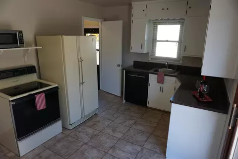 911 Curtis St, Bismarck, ND 58501 photo 9