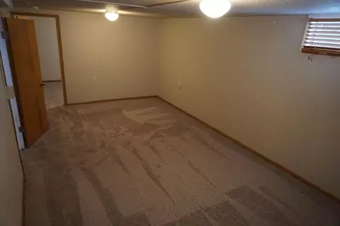 911 Curtis St, Bismarck, ND 58501 photo 22
