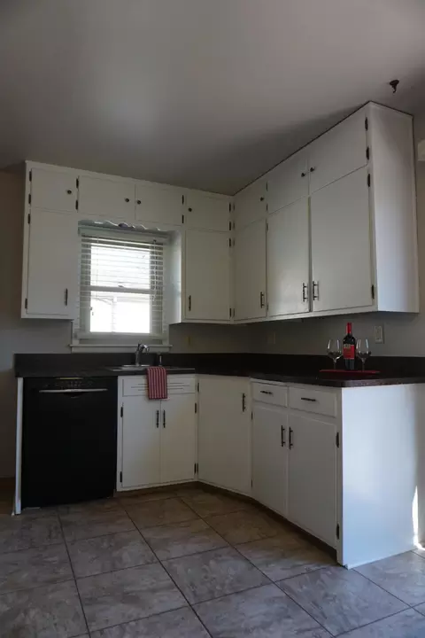 911 Curtis St, Bismarck, ND 58501 photo 12