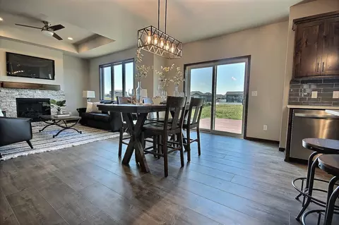500 Flint Dr, Bismarck, ND 58503 photo 7