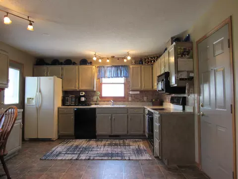 18 Santee Rd, Lincoln, ND 58504 photo 3