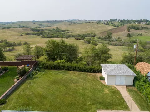 728 Custer Dr NW, Mandan, ND 58554 photo 2