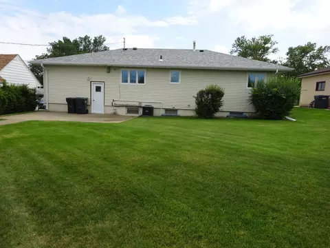 728 Custer Dr NW, Mandan, ND 58554 photo 12