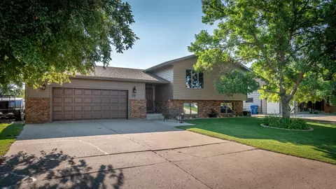 1900 6th Ave NE, Beulah, ND 58523 photo 1