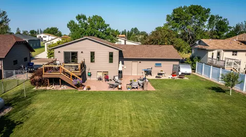 1900 6th Ave NE, Beulah, ND 58523 photo 2