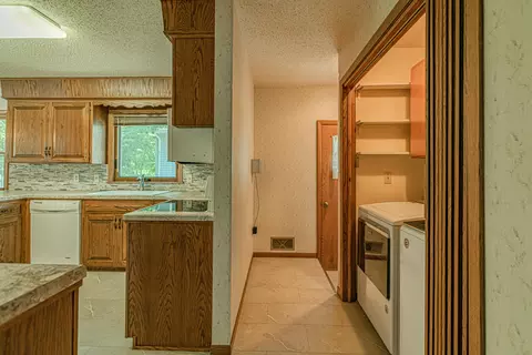 804 Midway Dr, Bismarck, ND 58501 photo 21