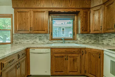 804 Midway Dr, Bismarck, ND 58501 photo 14