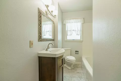 804 Midway Dr, Bismarck, ND 58501 photo 38