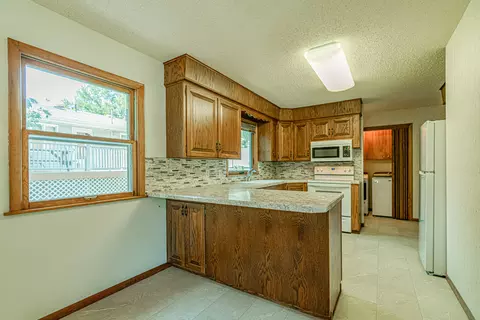 804 Midway Dr, Bismarck, ND 58501 photo 11