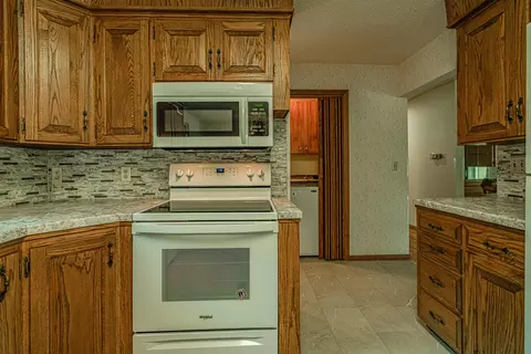 804 Midway Dr, Bismarck, ND 58501 photo 17