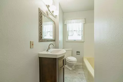 804 Midway Dr, Bismarck, ND 58501 photo 37