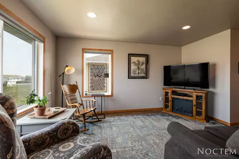 3707 Calgary Ct NE, Bismarck, ND 58503 photo 13