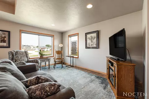 3707 Calgary Ct NE, Bismarck, ND 58503 photo 12
