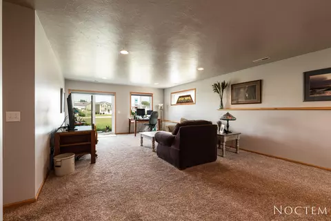 3707 Calgary Ct NE, Bismarck, ND 58503 photo 27