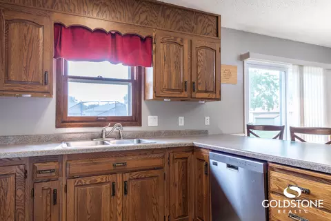 1237 Columbia Dr, Bismarck, ND 58504 photo 13