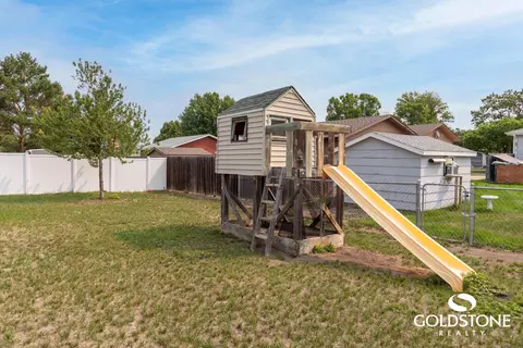 1237 Columbia Dr, Bismarck, ND 58504 photo 31